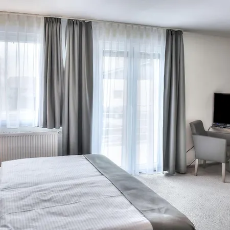 מלון Fast Lane בארוויילר