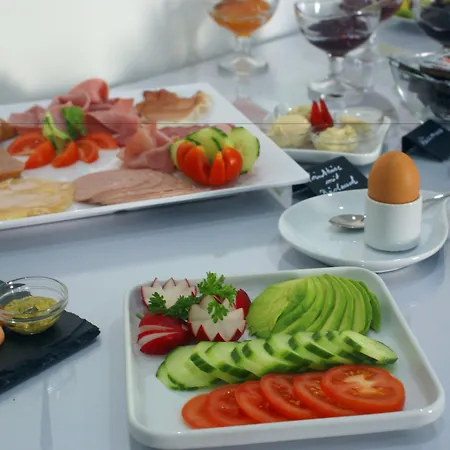 מלון Fast Lane 3*