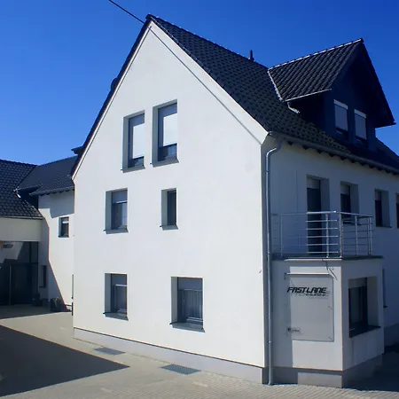 Fast Lane Отель 3*