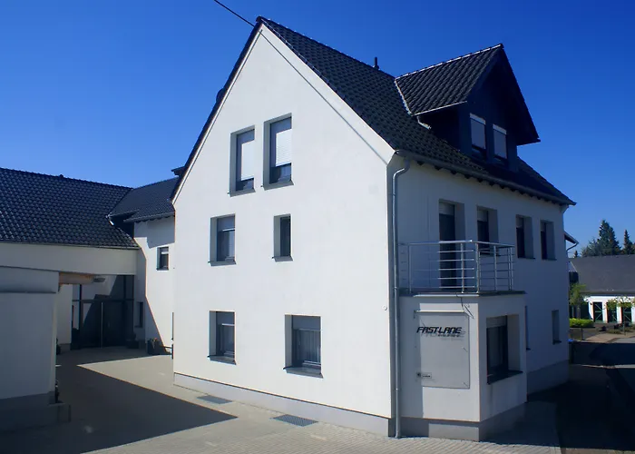 Fast Lane Отель 3*