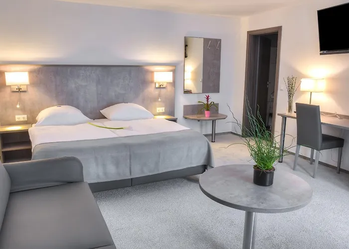 Отель Fast Lane 3*